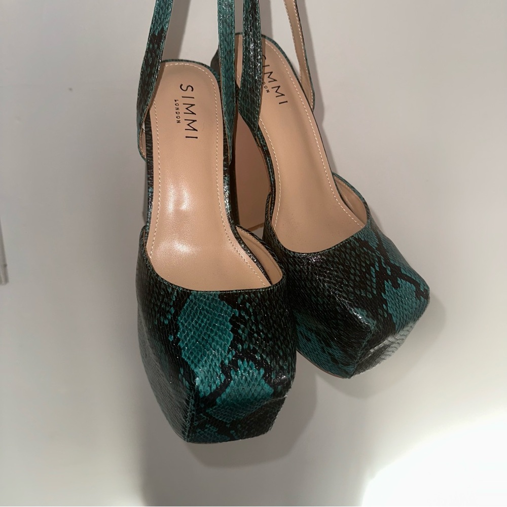 Green Snake Print Platform Heels size 8 Simmi London